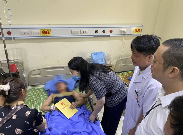 Vụ ô tô lùi vào đám đông làm 1 người tử vong, 10 người bị thương: Cán bộ xã vi phạm nồng độ cồn- Ảnh 1. Vụ ô tô lùi vào đám đông làm 1 người tử vong, 10 người bị thương: Cán bộ xã vi phạm nồng độ cồn- Ảnh 1.