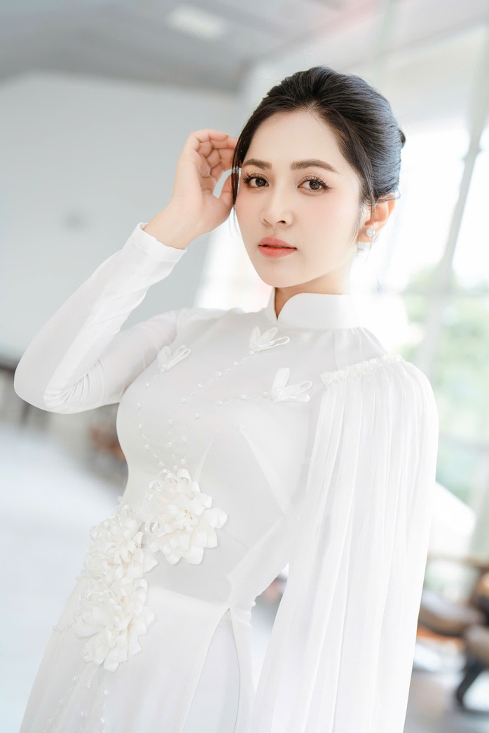 Ca sĩ Nguyễn Duyên Quỳnh ra mắt MV tri ân lực lượng Công an nhân dân - Ảnh 5.
