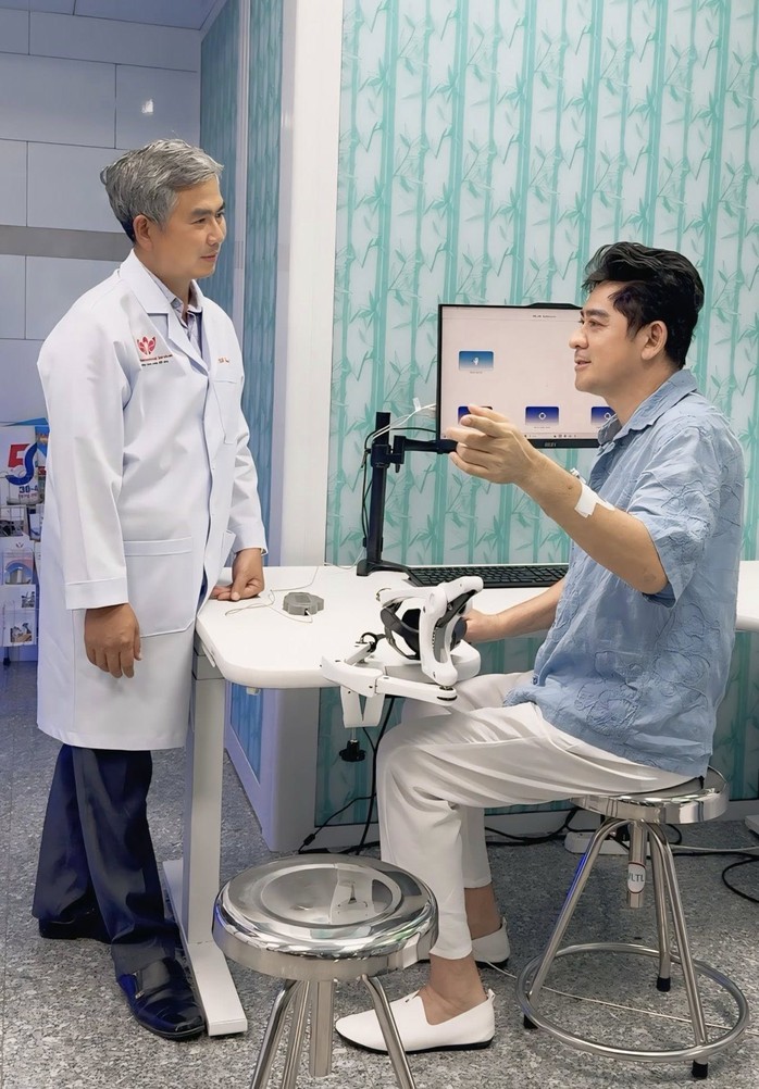 Diễn viên Huỳnh Anh Tuấn lộ diện sau đột quỵ, nhận nhiều lời chúc- Ảnh 1. Diễn viên Huỳnh Anh Tuấn lộ diện sau đột quỵ, nhận nhiều lời chúc- Ảnh 1.