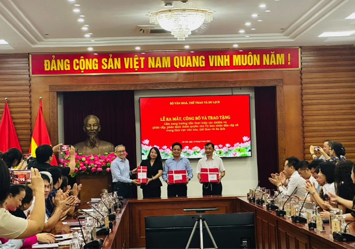 Ra mắt cẩm nang lĩnh vực VH-TT-DL tại chính quyền địa phương 2 cấp- Ảnh 1.