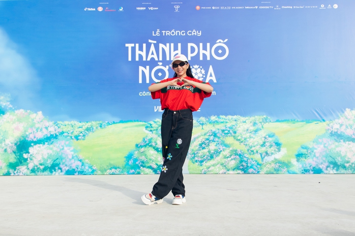 Hồ Ngọc Hà và dàn sao Việt trồng cây lúc bình minh - Ảnh 7.