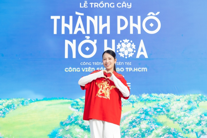 Hồ Ngọc Hà và dàn sao Việt trồng cây lúc bình minh - Ảnh 13.