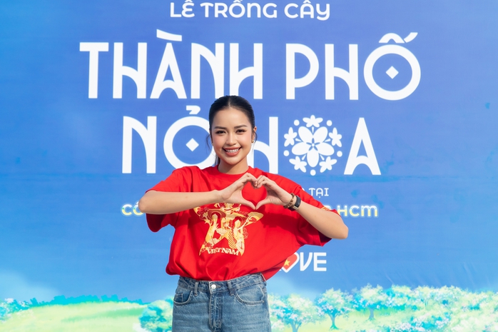 Hồ Ngọc Hà và dàn sao Việt trồng cây lúc bình minh - Ảnh 10.