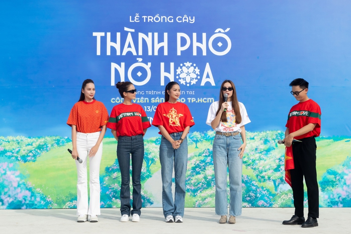 Hồ Ngọc Hà và dàn sao Việt trồng cây lúc bình minh - Ảnh 12.