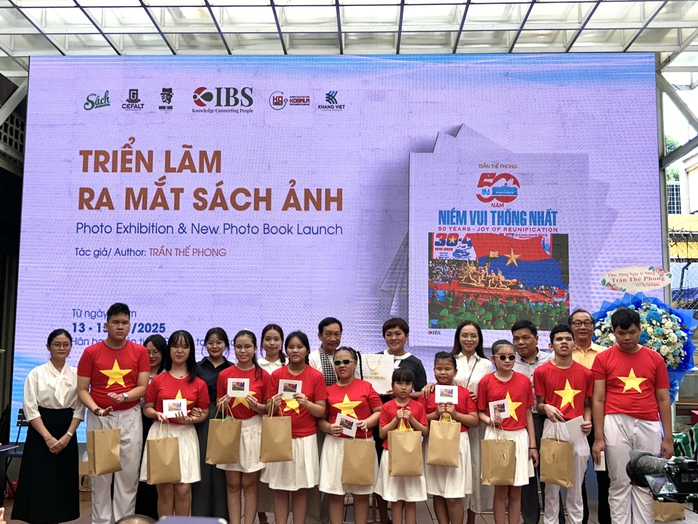 Sắc màu "50 năm niềm vui thống nhất"- Ảnh 4. Sắc màu "50 năm niềm vui thống nhất"- Ảnh 4.