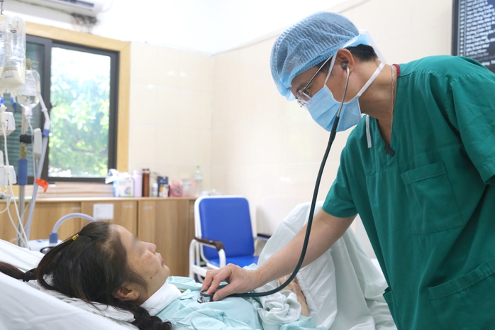 Việt Nam lần đầu ghép tim - phổi thành công - Ảnh 1.