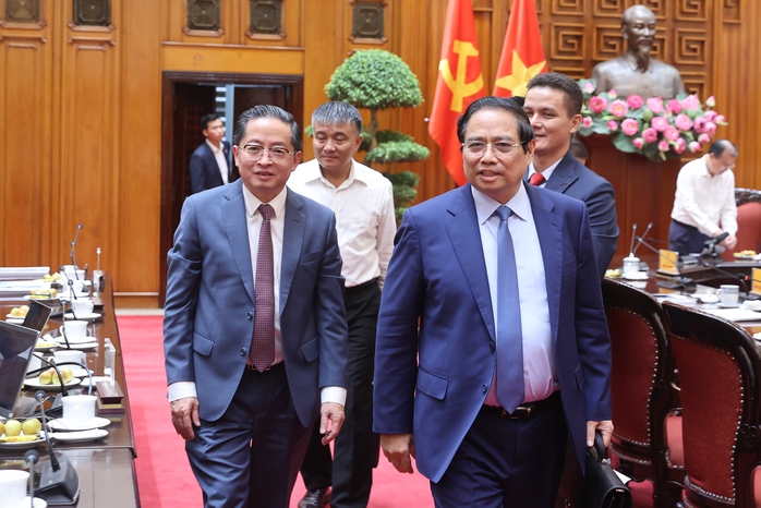 - Ảnh 1. Thủ tướng Phạm Minh Chính làm việc với các bộ, ngành, cơ quan liên quan và đại diện Tập đoàn CT Group về việc tham gia phát triển các sản phẩm công nghệ chiến lược và một số đề xuất, kiến nghị của Tập đoàn. Ảnh: Nhật Bắc- Ảnh 1.