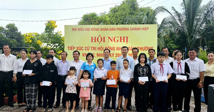 Ấn tượng hình ảnh tiếp xúc cử tri ở một phường tại TP HCM - Ảnh 8.