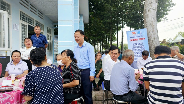 Ấn tượng hình ảnh tiếp xúc cử tri ở một phường tại TP HCM - Ảnh 4.