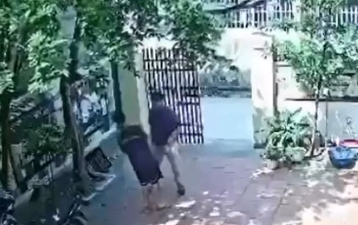 VIDEO: Xôn xao clip thầy giáo tới nhà tát tới tấp vào mặt học sinh- Ảnh 1.