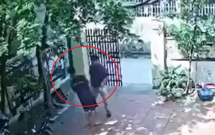 Thông tin bất ngờ vụ thầy giáo tới nhà tát tới tấp vào mặt học sinh - Ảnh 1.