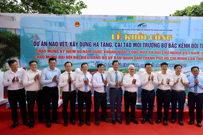 Khởi công công trình “thay áo” bờ Bắc Kênh Đôi - Ảnh 8.
