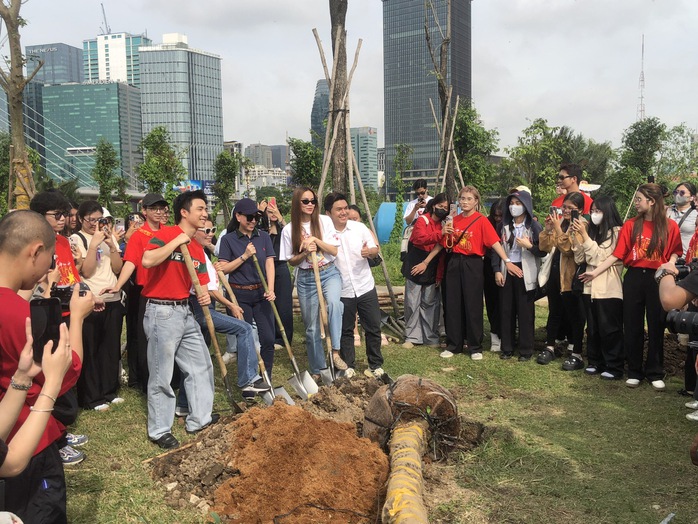 Hồ Ngọc Hà và dàn sao Việt trồng cây lúc bình minh- Ảnh 2. Hồ Ngọc Hà và dàn sao Việt trồng cây lúc bình minh - Ảnh 4.