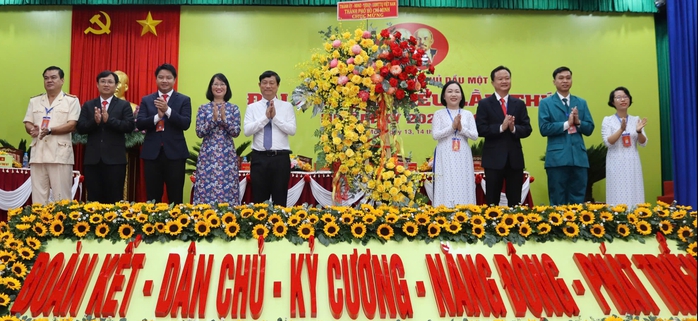 Bà Nguyễn Thu Cúc giữ chức Bí thư Đảng ủy phường Thủ Dầu Một nhiệm kỳ 2025 - 2030 - Ảnh 1. Bà Nguyễn Thu Cúc giữ chức Bí thư Đảng ủy phường Thủ Dầu Một nhiệm kỳ 2025 - 2030 - Ảnh 1.