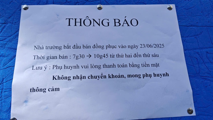 Mua đồng phục cho con ở TP HCM: Thông báo không nhận chuyển khoản - Ảnh 2.
