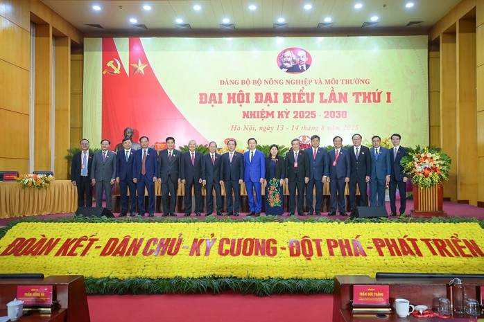 Phó Thủ tướng Trần Hồng Hà nhấn mạnh ngành Nông nghiệp Môi trường phát triển bền vững - Ảnh 2. Phó Thủ tướng Trần Hồng Hà nhấn mạnh ngành Nông nghiệp Môi trường phát triển bền vững - Ảnh 2.