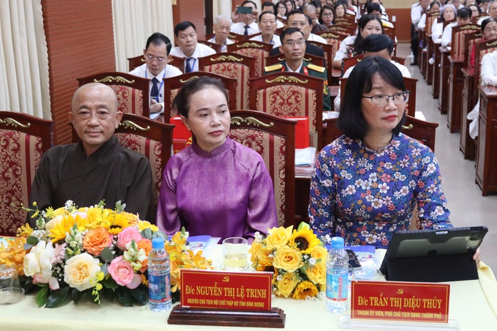 Bà Nguyễn Thu Cúc giữ chức Bí thư Đảng ủy phường Thủ Dầu Một nhiệm kỳ 2025 - 2030 - Ảnh 7. Bà Nguyễn Thu Cúc giữ chức Bí thư Đảng ủy phường Thủ Dầu Một nhiệm kỳ 2025 - 2030 - Ảnh 7.