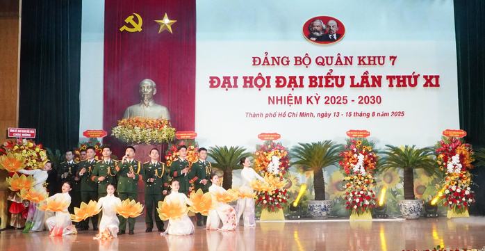 Đại tướng Trịnh Văn Quyết dự Đại hội đại biểu Đảng bộ Quân khu 7 lần thứ XI, nhiệm kỳ 2025-2030- Ảnh 6. Đại tướng Trịnh Văn Quyết dự Đại hội đại biểu Đảng bộ Quân khu 7 lần thứ XI, nhiệm kỳ 2025-2030- Ảnh 6.