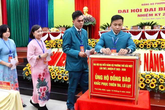 Bà Nguyễn Thu Cúc giữ chức Bí thư Đảng ủy phường Thủ Dầu Một nhiệm kỳ 2025 - 2030 - Ảnh 4. Bà Nguyễn Thu Cúc giữ chức Bí thư Đảng ủy phường Thủ Dầu Một nhiệm kỳ 2025 - 2030 - Ảnh 4.