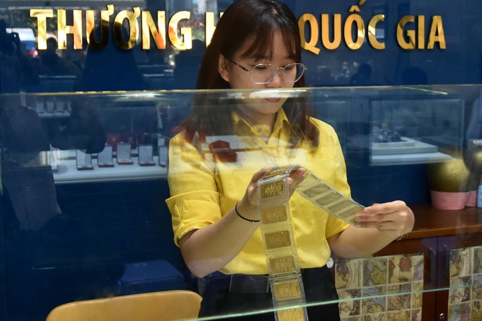 Giá vàng miếng SJC lập đỉnh lịch sử sáng 14 - 8, sắp chạm 125 triệu đồng / lượng - Ảnh 2. Giá vàng miếng SJC lập đỉnh lịch sử sáng 14 - 8, sắp chạm 125 triệu đồng / lượng - Ảnh 2.