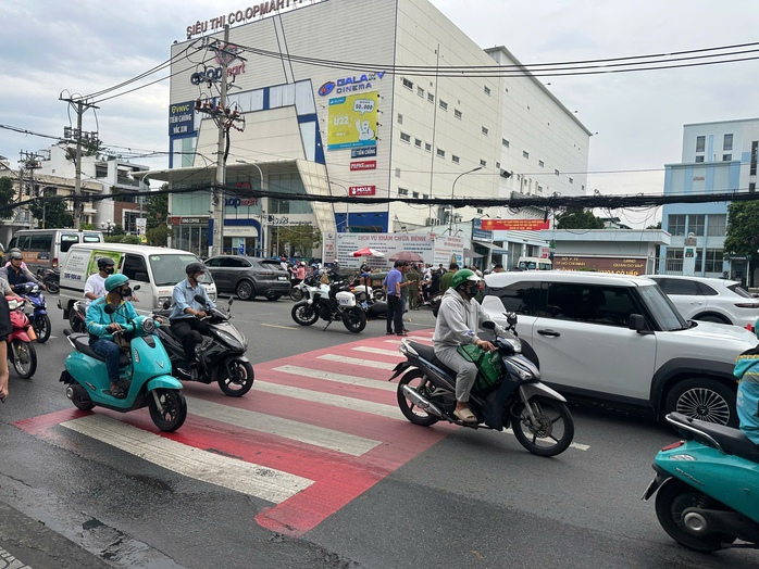 Tai nạn giao thông nghiêm trọng trên đường Quang Trung , TP HCM gây chết người - Ảnh 1.