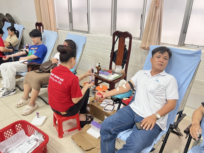 76 cơ sở y tế thiếu máu trầm trọng, chỉ ưu tiên trường hợp cấp cứu - Ảnh 2.