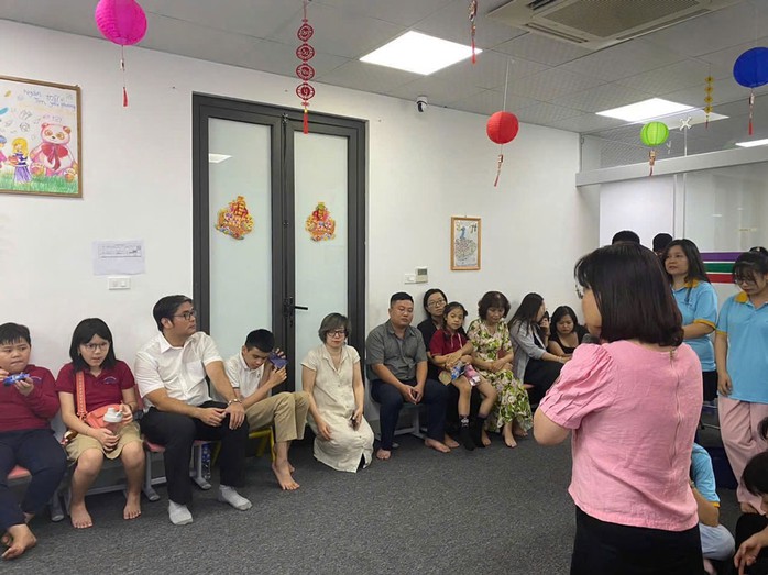 Cuộc thi viết “Lòng tốt quanh tôi” lần 3: Người mang ánh sáng cho trẻ em - Ảnh 2.