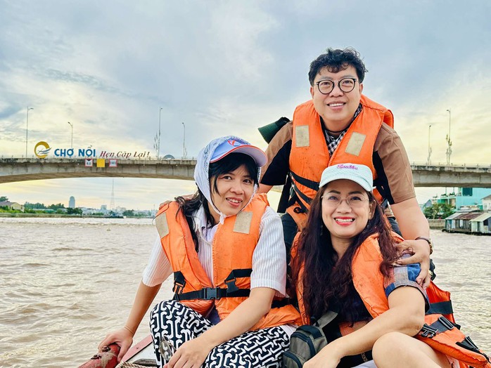 Tác giả "Vụ án Mã Ngưu" có thêm chất liệu sáng tác sau chuyến đi thực tế với nghệ sĩ TP HCM - Ảnh 4.