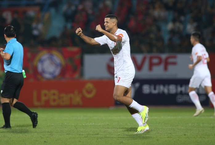 Tiền đạo Brazil gây ấn tượng với bàn thắng đầu tiên tại V-League 2025-2026 - Ảnh 2.