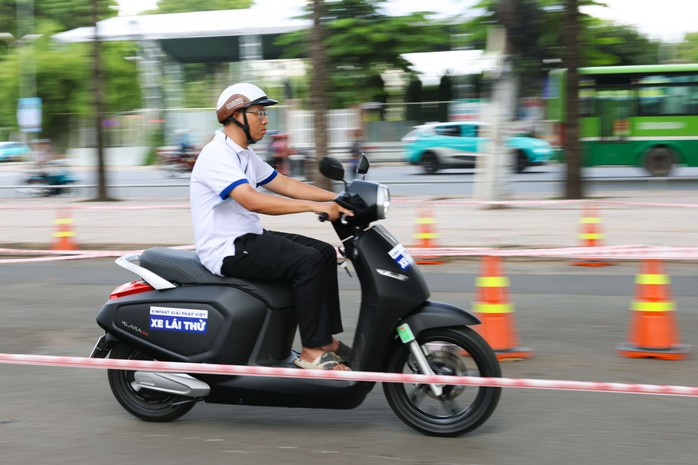 VinFast mang nhiều ưu đãi cho khách hàng đến sự kiện đổi xe máy xăng lấy xe máy điện trên cả nước- Ảnh 3. VinFast mang nhiều ưu đãi cho khách hàng đến sự kiện đổi xe máy xăng lấy xe máy điện trên cả nước- Ảnh 3.