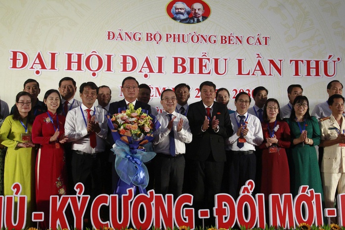 Ông Nguyễn Trọng Ân giữ chức Bí thư Đảng ủy phường Bến Cát nhiệm kỳ 2025 - 2030 - Ảnh 1.