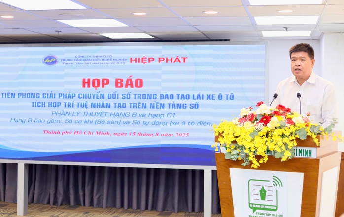 TP HCM tiên phong dùng AI đào tạo lái xe ô tô: Học viên học mọi lúc mọi nơi- Ảnh 1.