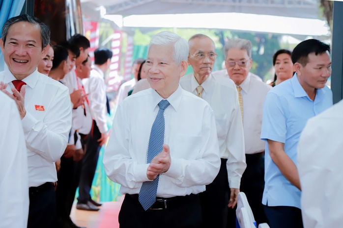 Nguyên Chủ tịch nước Nguyễn Minh Triết dự Đại hội Đại biểu Đảng bộ phường Phú An- Ảnh 1.