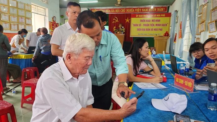 Cấp tập đưa "Bình dân học vụ số" đến với từng người dân Đắk Lắk- Ảnh 3.