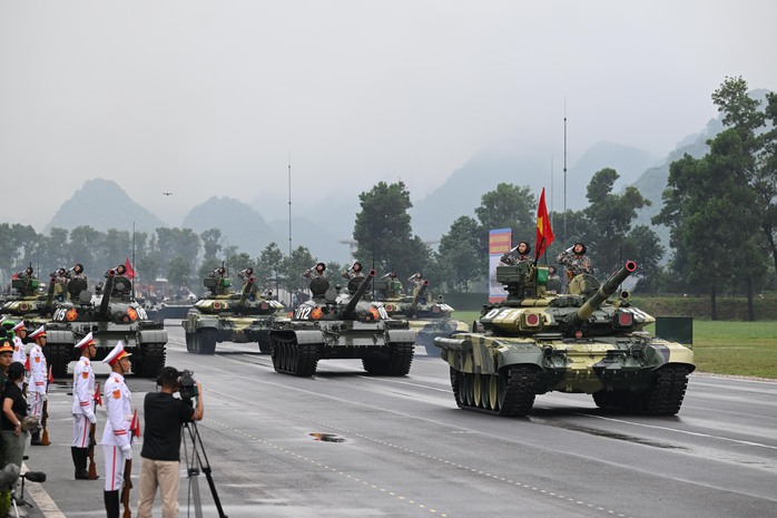 VIDEO: Hơn 16.000 cán bộ, chiến sĩ hợp luyện diễu binh, diễu hành dưới trời mưa tầm tã- Ảnh 9.