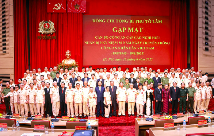 Tổng Bí thư Tô Lâm chỉ ra 8 bài học kinh nghiệm của lực lượng Công an nhân dân- Ảnh 4.