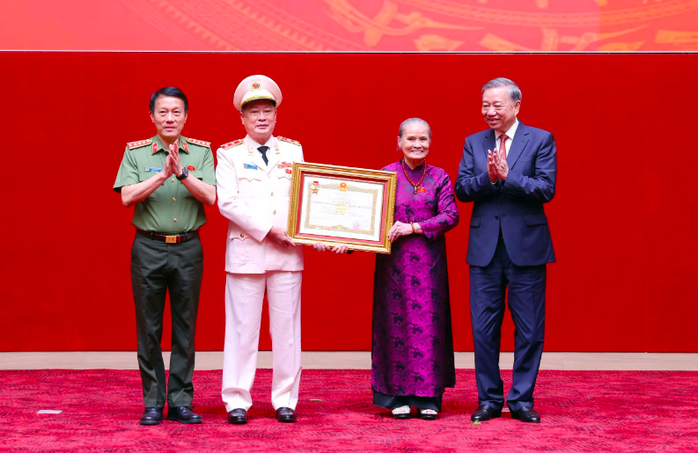 Tổng Bí thư Tô Lâm chỉ ra 8 bài học kinh nghiệm của lực lượng Công an nhân dân- Ảnh 5.