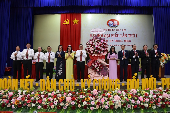 Ra mắt Ban Chấp hành Đảng bộ, Ban Thường vụ Đảng ủy xã Hòa Hội, TP HCM - Ảnh 1.