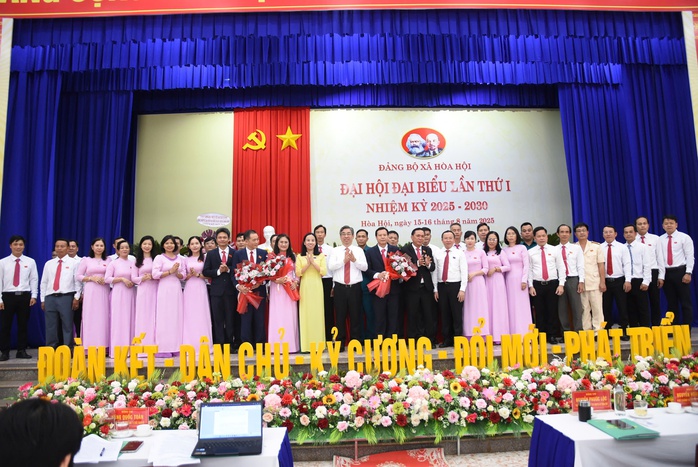Ra mắt Ban Chấp hành Đảng bộ, Ban Thường vụ Đảng ủy xã Hòa Hội, TP HCM - Ảnh 3.