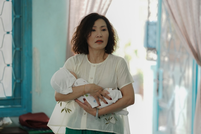 Việt Hương, Hồng Đào đồng loạt "lên chức" bà ngoại - Ảnh 3.