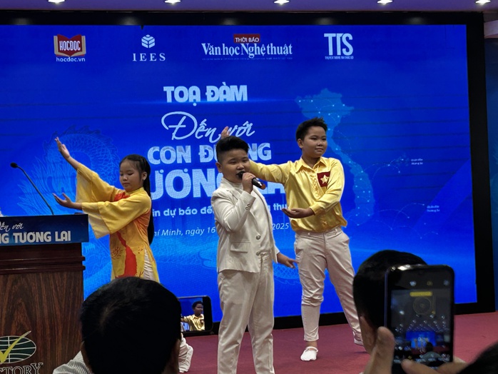 Từ tọa đàm đến cuộc thi viết "Con đường tương lai"   - Ảnh 3.