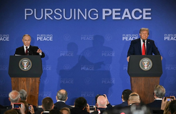 "Điều kỳ lạ" sau thượng đỉnh Mỹ - Nga, Tổng thống Donald Trump phát biểu "ngắn khác thường"- Ảnh 1.