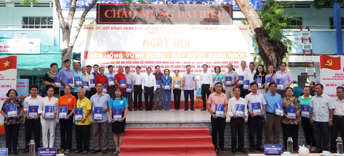 Phường vừa thành lập mà làm tốt lắm, người dân ủng hộ hết mình!- Ảnh 1. Phường vừa thành lập mà làm tốt lắm, người dân ủng hộ hết mình!- Ảnh 1.