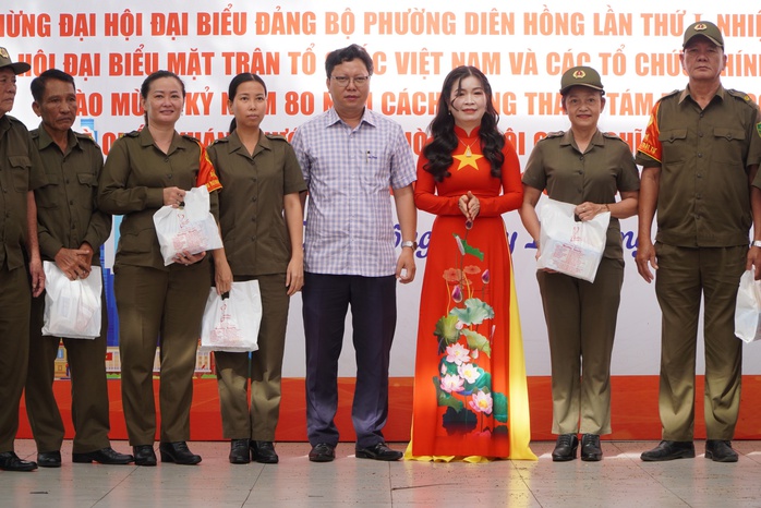 Phường vừa thành lập mà làm tốt lắm, người dân ủng hộ hết mình!- Ảnh 5. Phường vừa thành lập mà làm tốt lắm, người dân ủng hộ hết mình!- Ảnh 5.