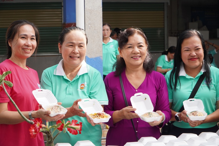 Phường vừa thành lập mà làm tốt lắm, người dân ủng hộ hết mình!- Ảnh 2. Phường vừa thành lập mà làm tốt lắm, người dân ủng hộ hết mình!- Ảnh 2.