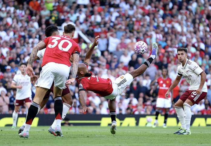 Man United gục ngã tại Old Trafford, Arsenal thăng hoa ngày khai mạc - Ảnh 4.