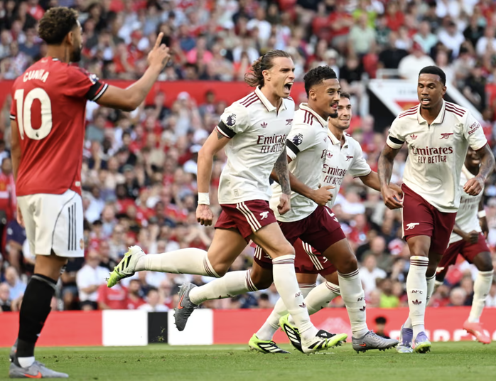 Man United gục ngã tại Old Trafford, Arsenal thăng hoa ngày khai mạc - Ảnh 5.
