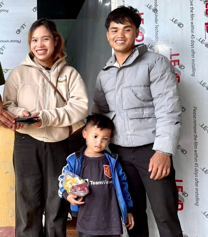 Vợ chồng nghèo nhặt chiếc ví và hành động đẹp khiến nhiều người cảm động - Ảnh 1. Vợ chồng nghèo nhặt chiếc ví và hành động đẹp khiến nhiều người cảm động - Ảnh 1.
