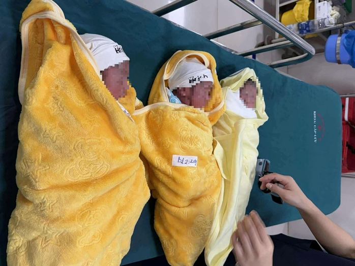 Hy hữu: Người mẹ 32 tuổi vừa sinh cùng lúc 3 bé trai, tổng cộng 8 con - Ảnh 1.