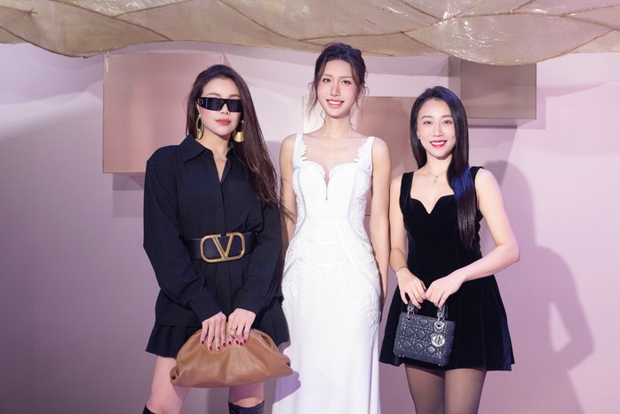 Trà Ngọc Hằng khoe vóc dáng quyến rũ - Ảnh 12.